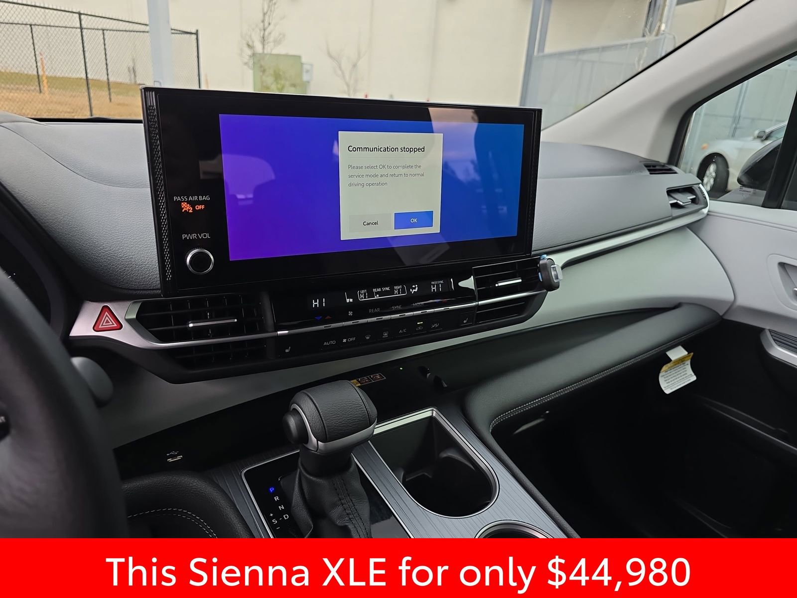 Used 2025 Toyota Sienna XLE image 28