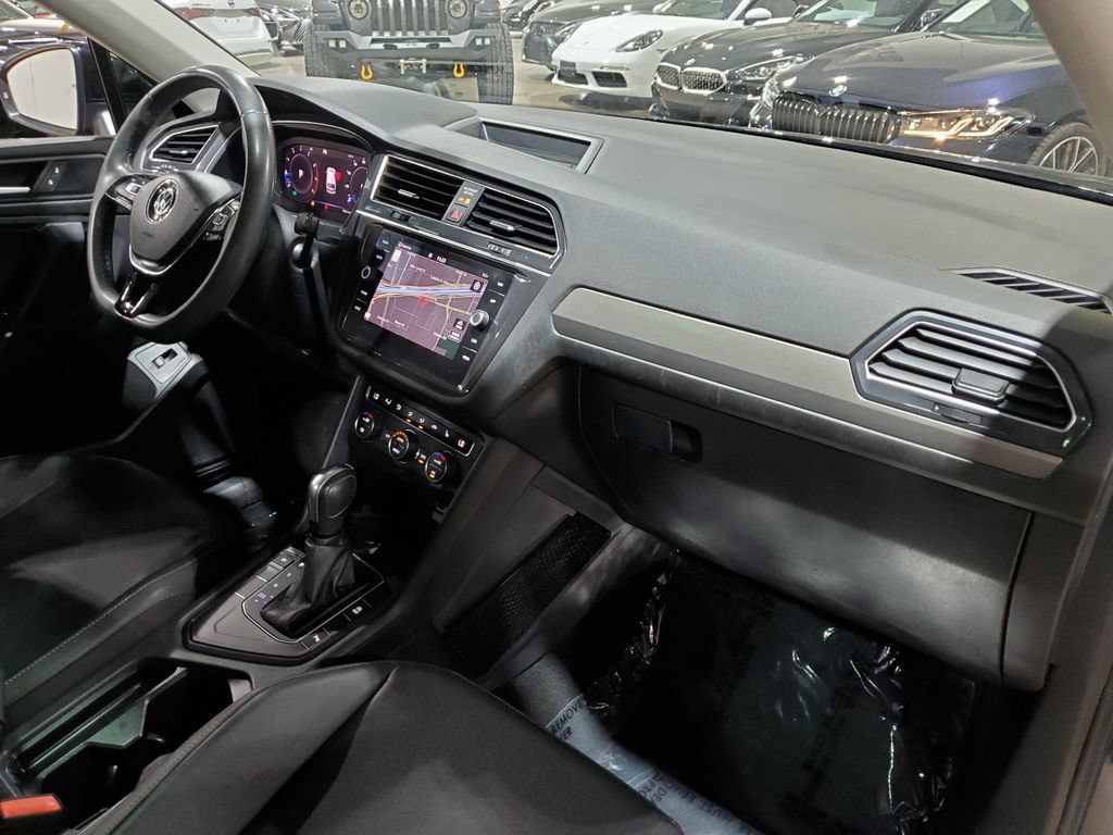 Used 2020 Volkswagen Tiguan SEL FWD image 14