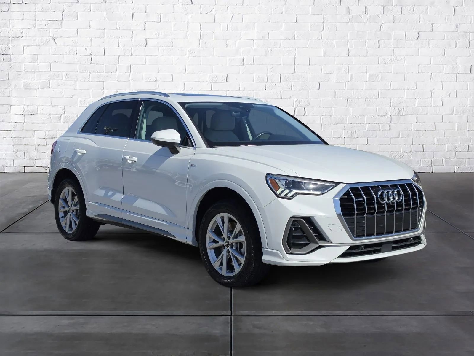 Used 2022 Audi Q3 2.0T Premium Plus AWD/4WD image 2