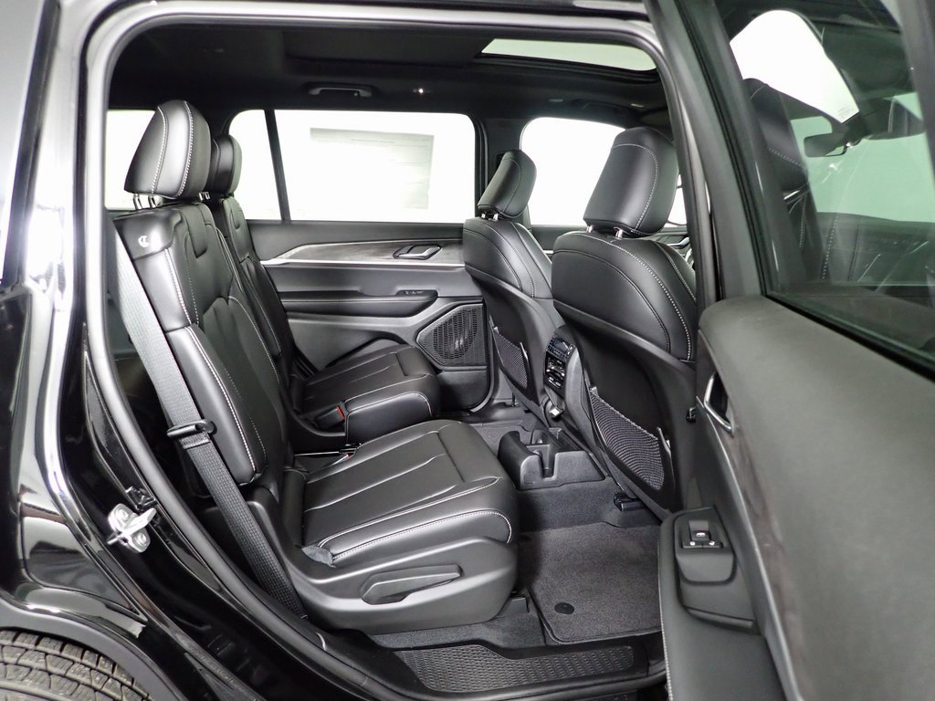 New 2025 Jeep Grand Cherokee L Limited w/ Black Appearance Package image 33