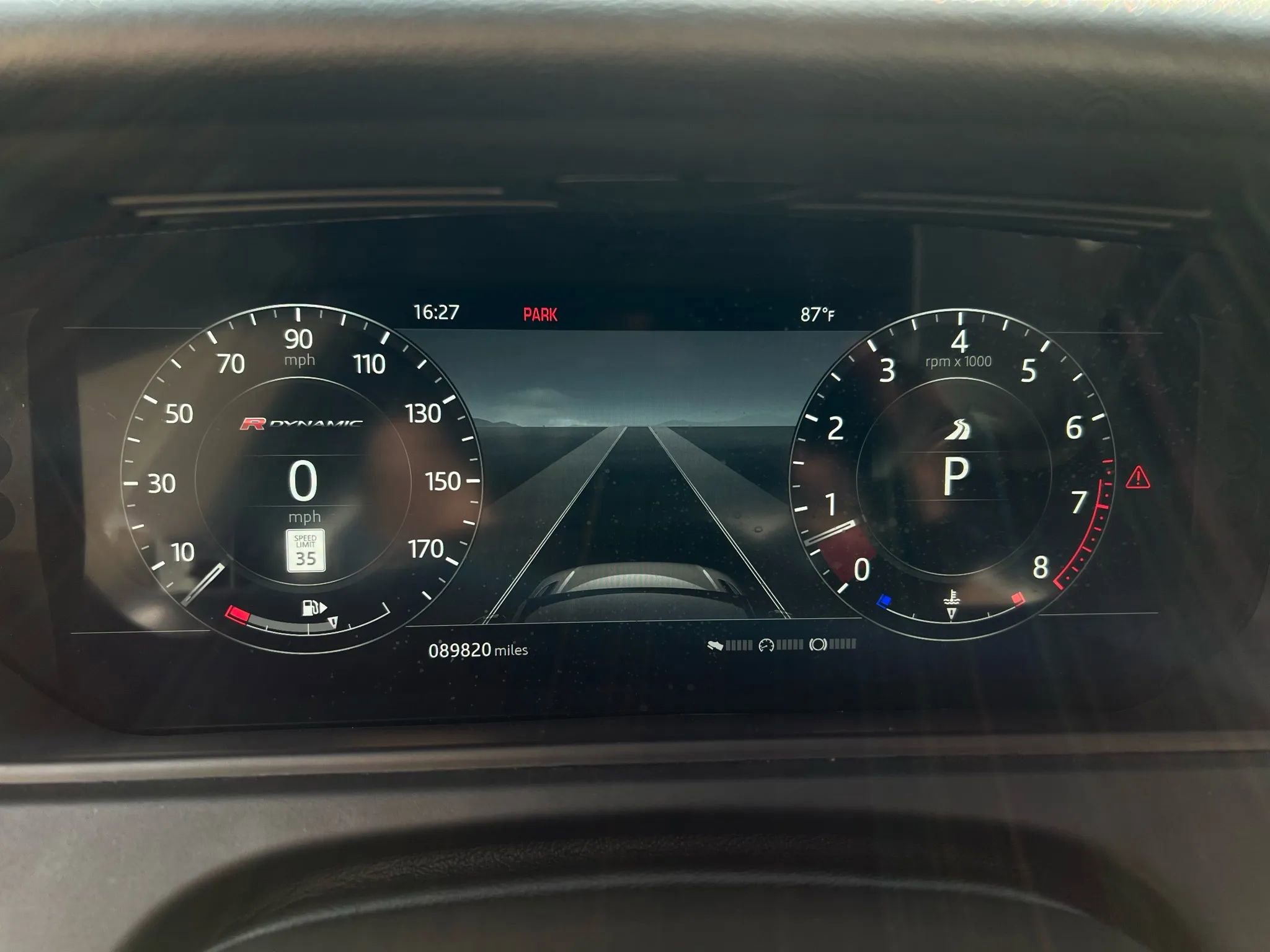 Used 2018 Land Rover Range Rover Velar R-Dynamic SE image 12