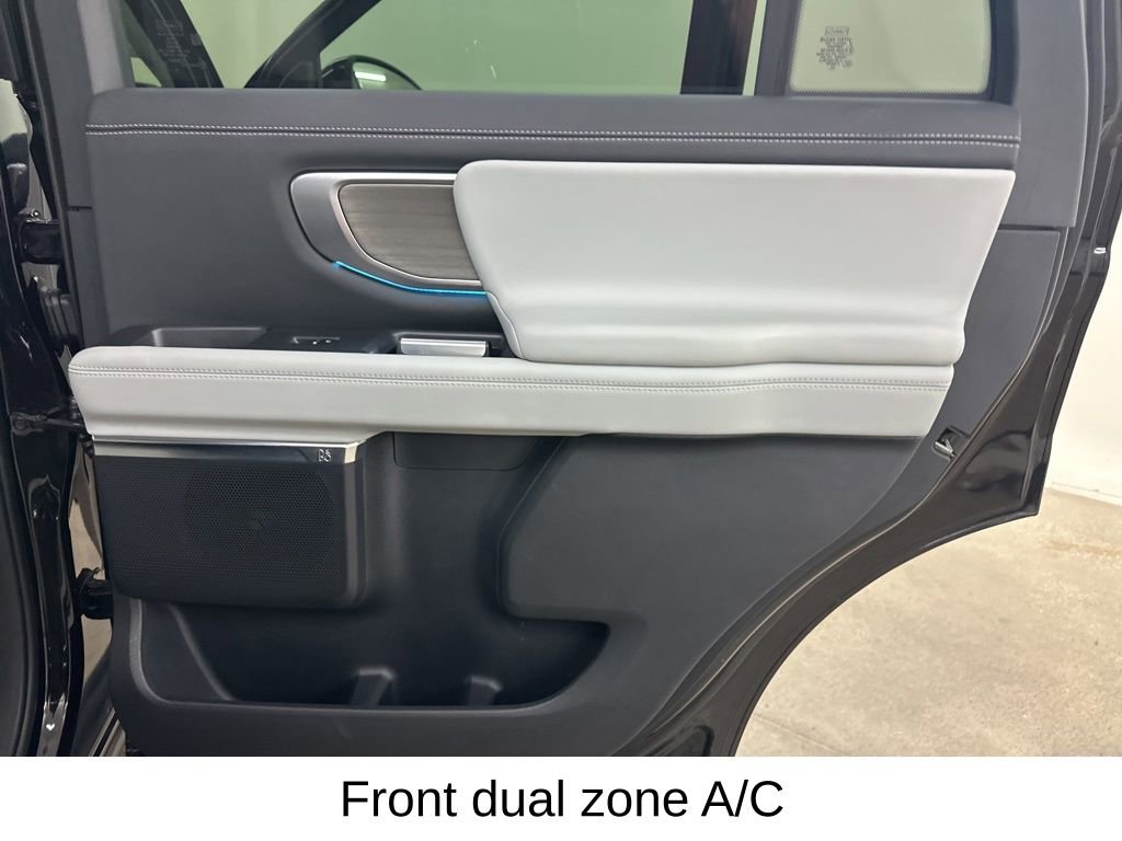 Used 2025 Ford Expedition Platinum image 24