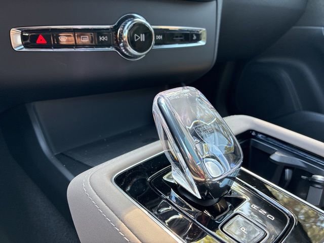 New 2026 Volvo XC90 B6 Plus w/ Protection Package Premier AWD/4WD image 33