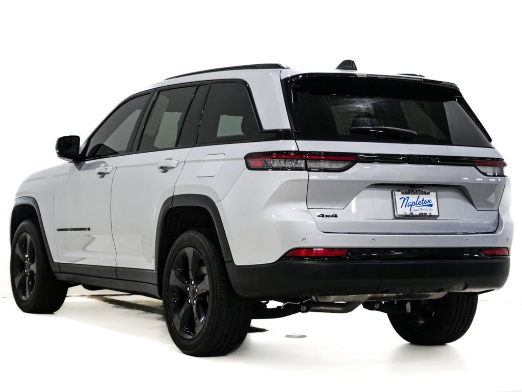 Used 2023 Jeep Grand Cherokee Altitude image 9