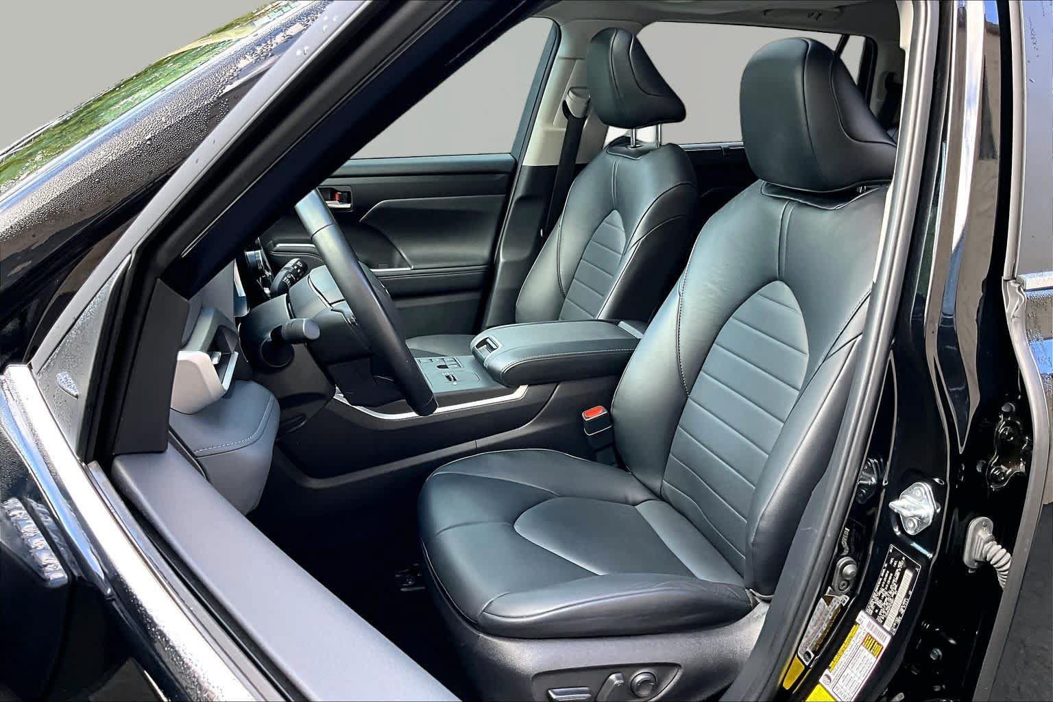 Used 2023 Toyota Highlander XLE FWD image 8