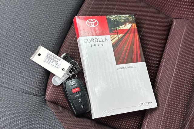 Used 2025 Toyota Corolla SE FWD image 11