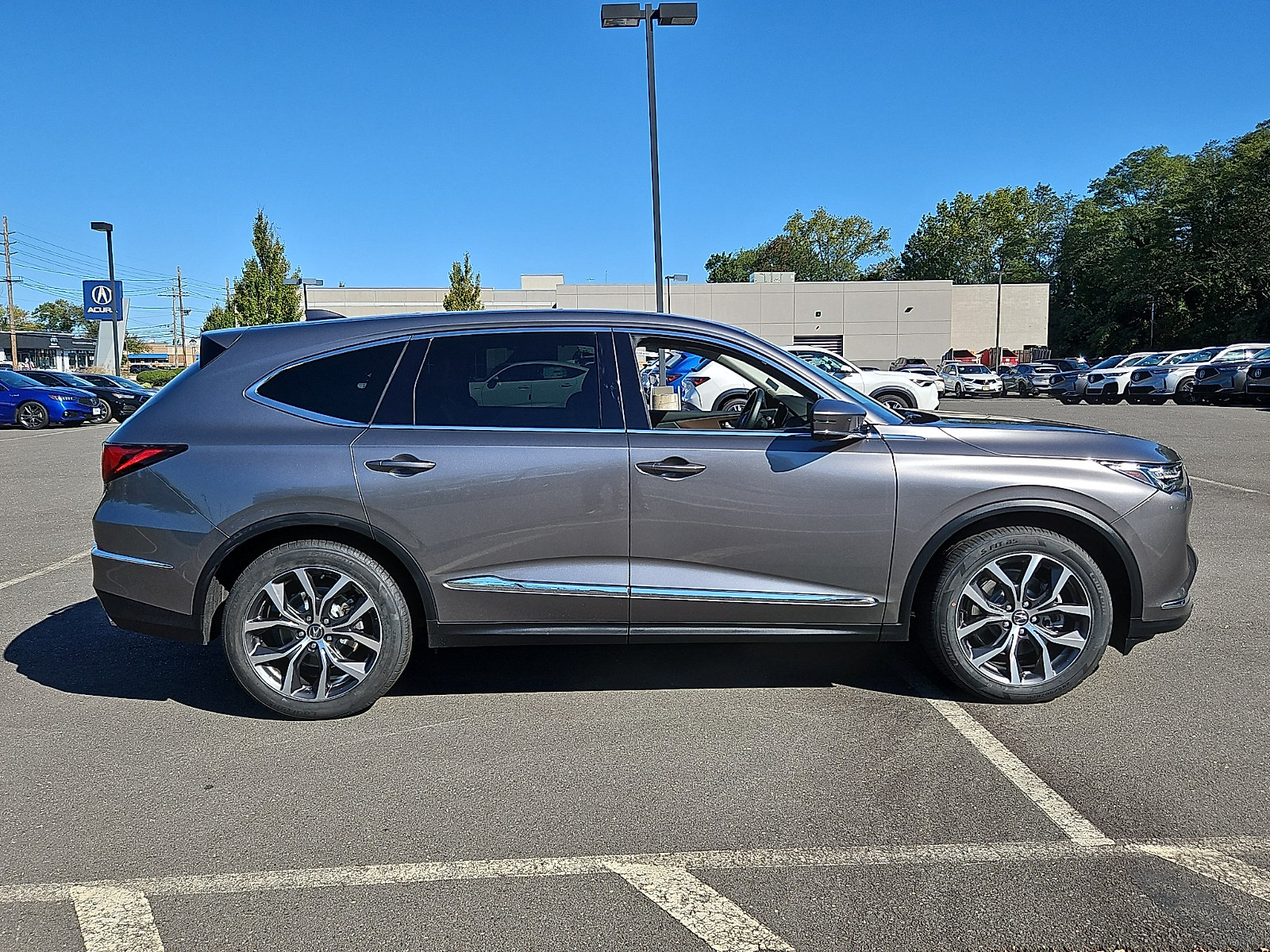 Certified 2022 Acura MDX w/ Technology Package AWD/4WD image 7