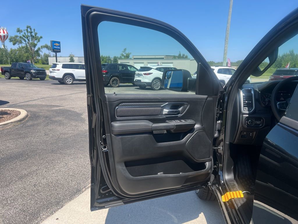 New 2026 RAM 1500 4x4 Crew Cab image 9