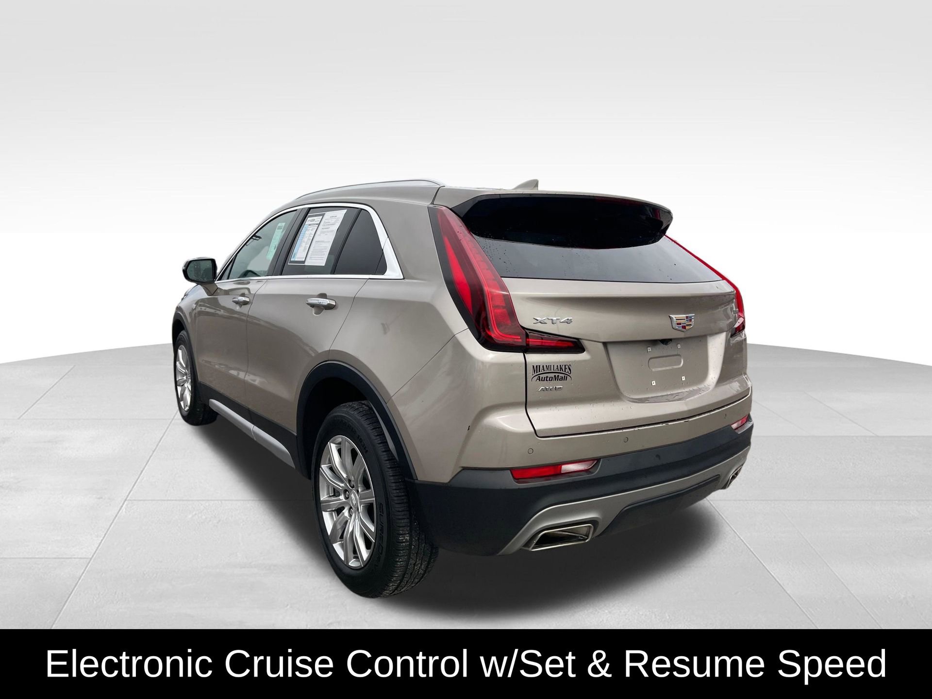 Used 2023 Cadillac XT4 Premium Luxury image 8