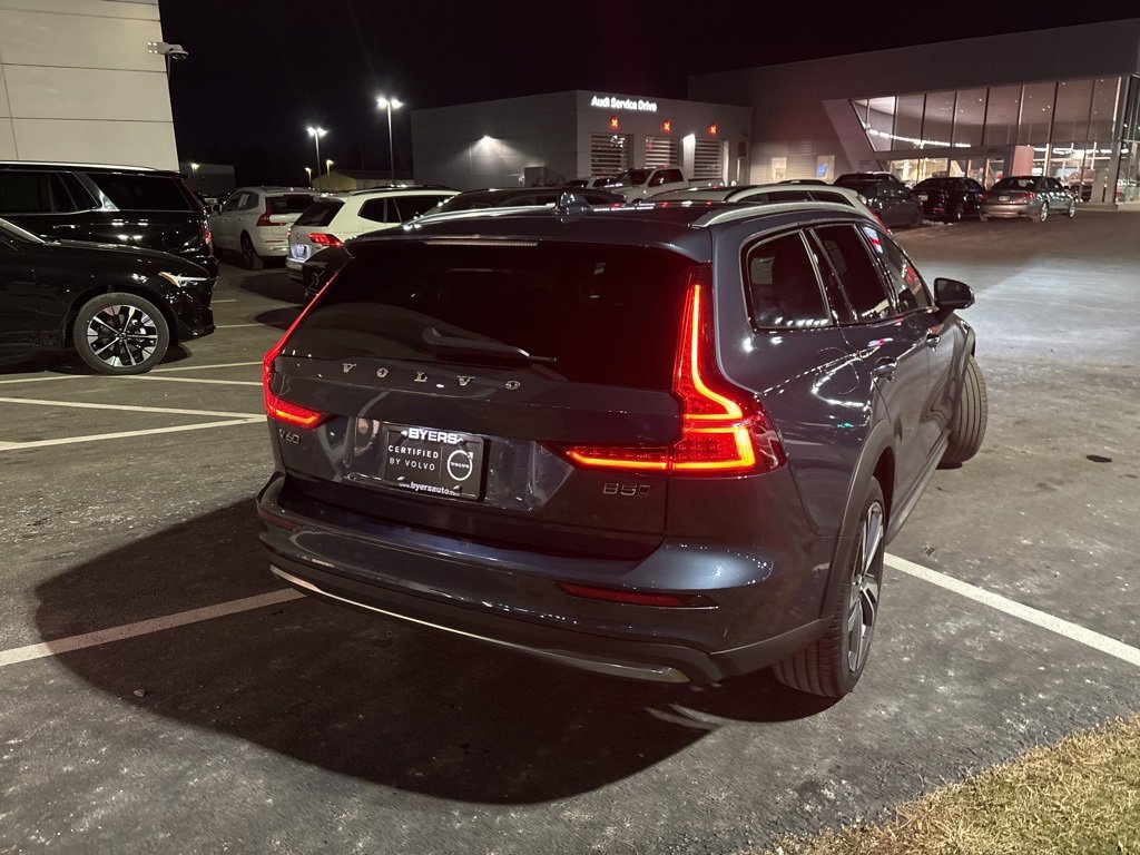Certified 2025 Volvo V60 B5 Cross Country Plus image 3