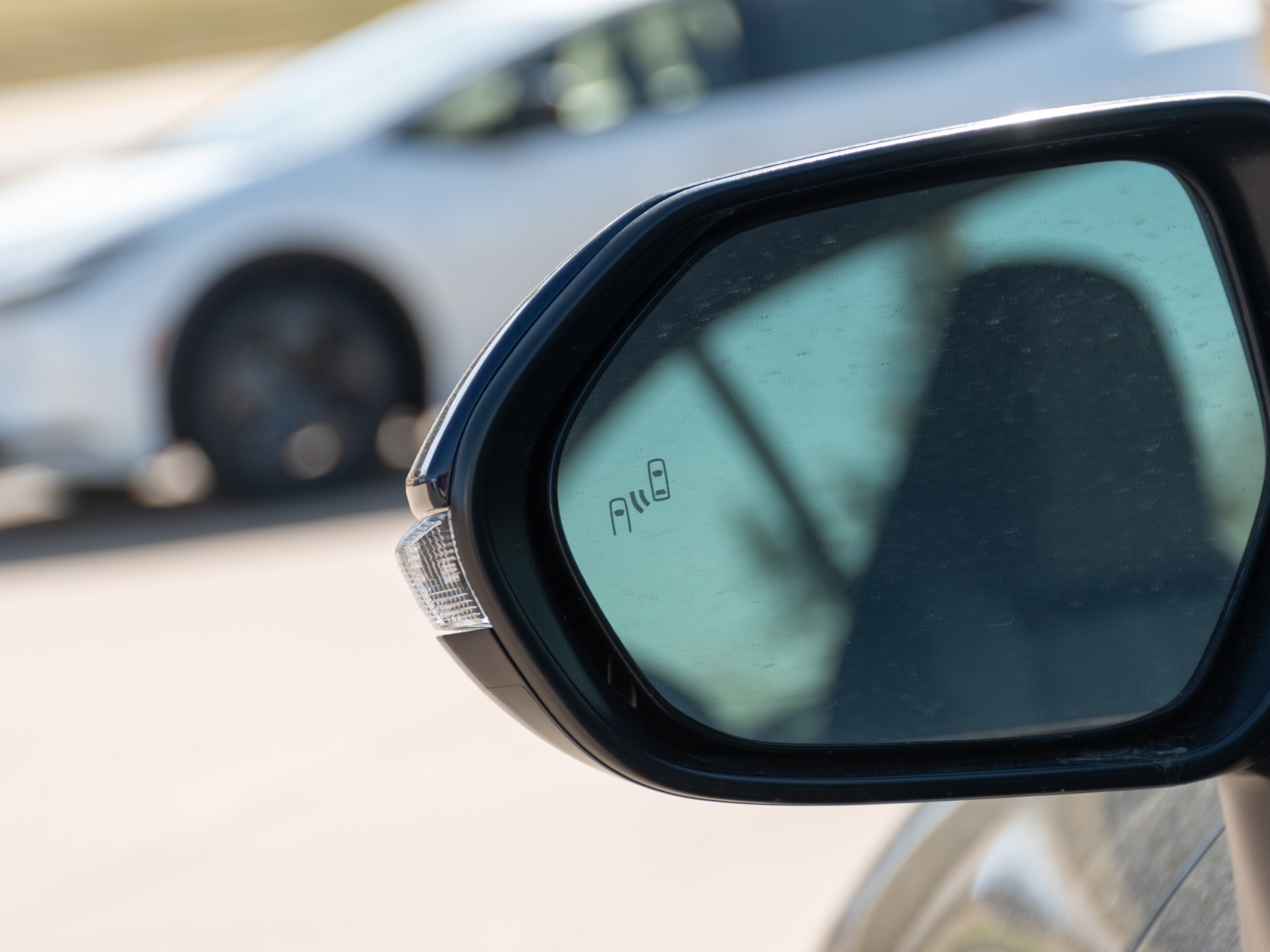 Used 2025 Toyota Corolla SE w/ SE Premium Package image 7