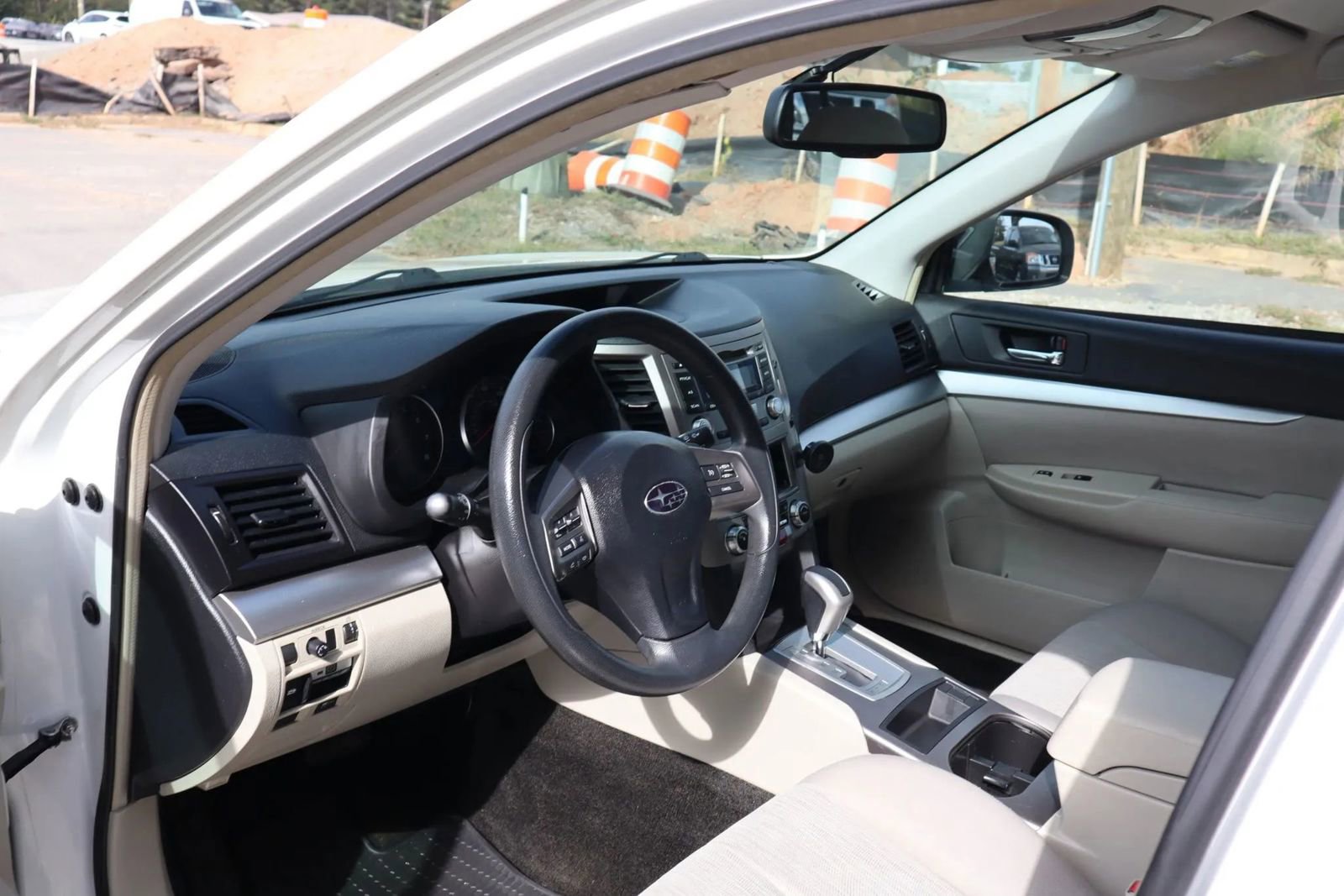 Used 2014 Subaru Outback 2.5i AWD/4WD image 8