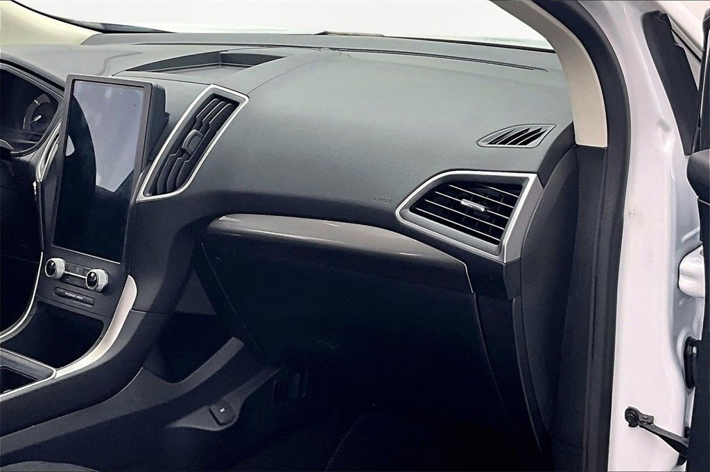 Used 2022 Ford Edge SE w/ Black Appearance Package image 17