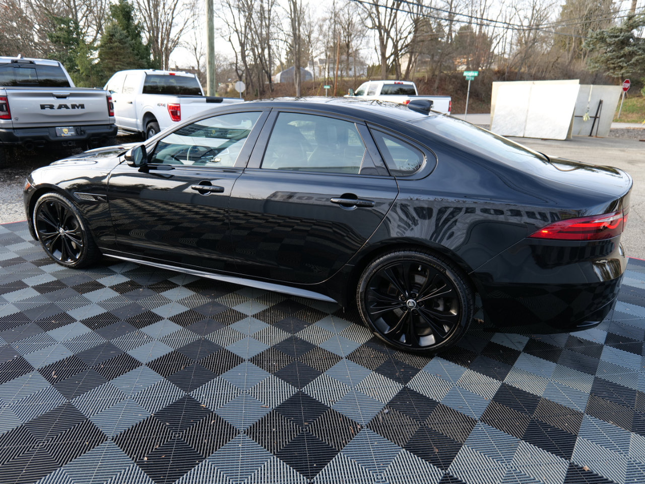 Used 2024 Jaguar XF R-Dynamic SE image 7
