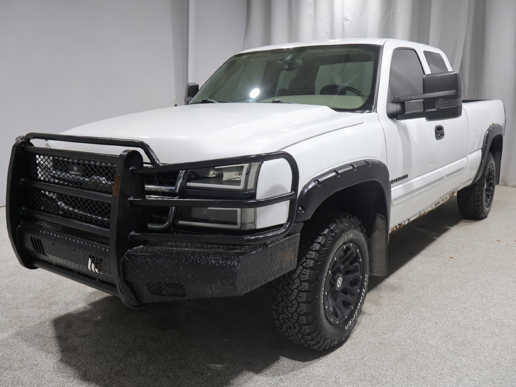 Used 2004 Chevrolet Silverado 1500 LS w/ Light Duty Power Package AWD/4WD image 11