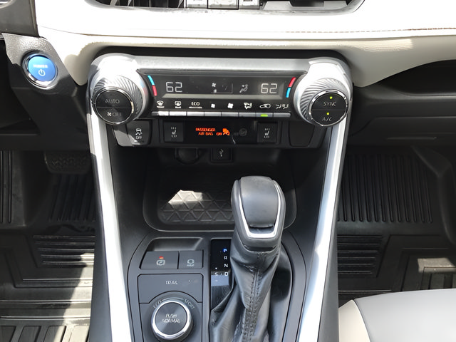 Certified 2021 Toyota RAV4 XLE Premium AWD/4WD image 17