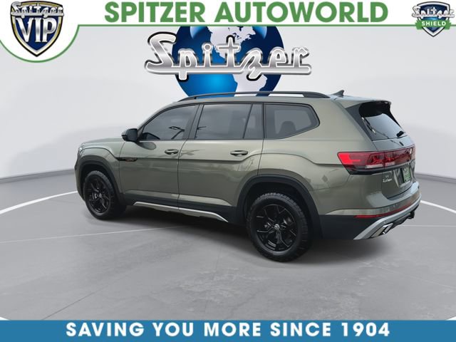 Certified 2023 GMC Acadia SLT w/ Preferred Package image 7