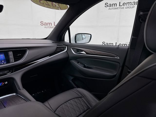 Used 2023 Buick Enclave Avenir image 25