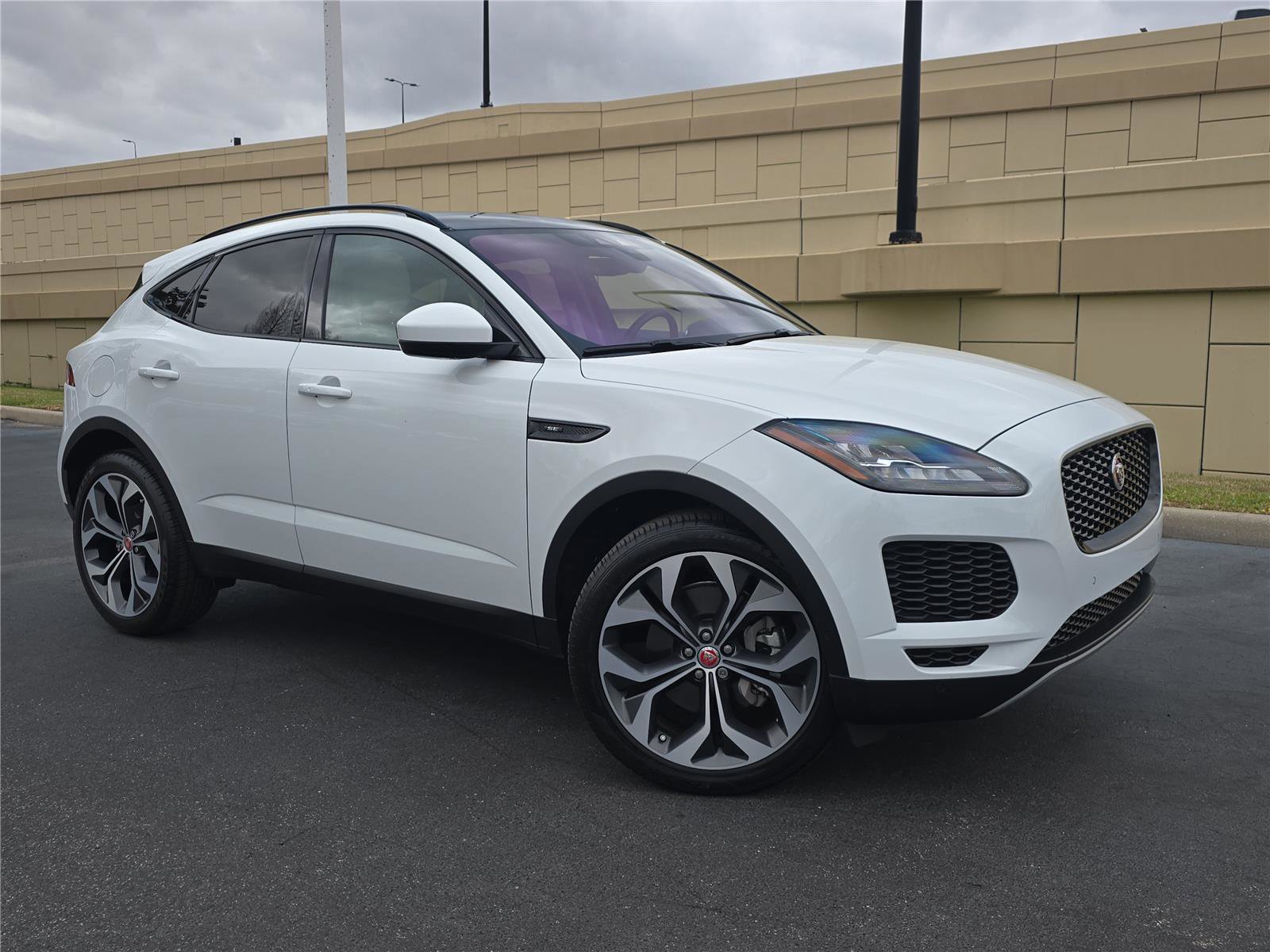 Used 2020 Jaguar E-PACE SE image 30