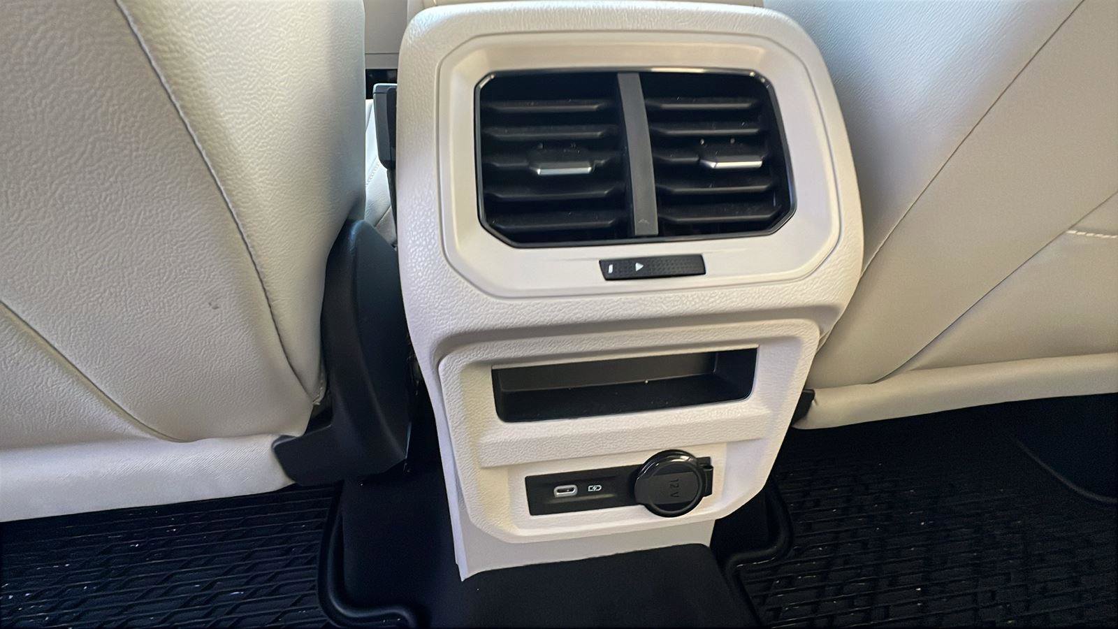 Used 2022 Volkswagen Tiguan SE image 22