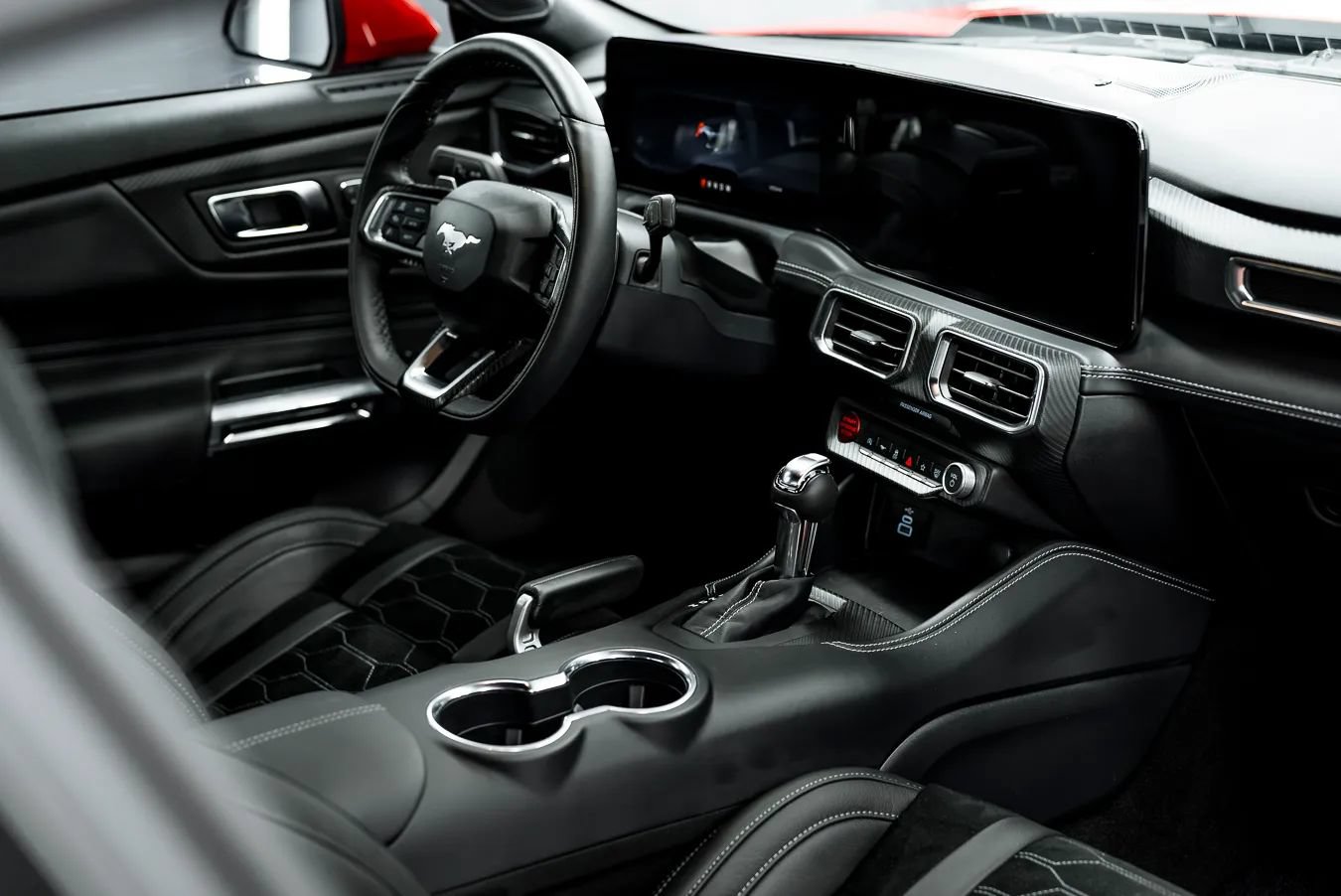 Used 2025 Ford Mustang GT Premium w/ GT Performance Package RWD image 2