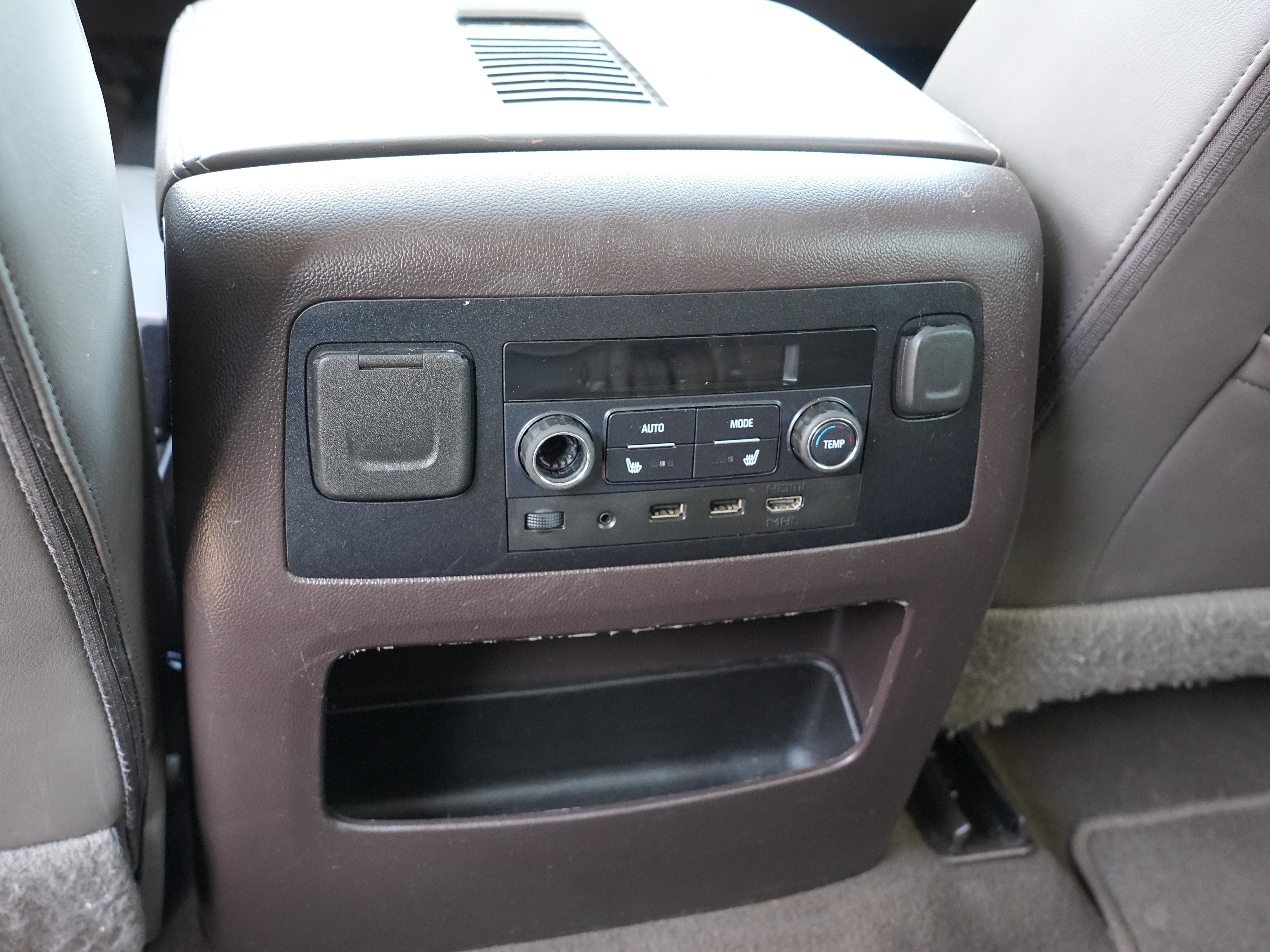 Used 2019 GMC Yukon XL Denali w/ Open Road Package image 24