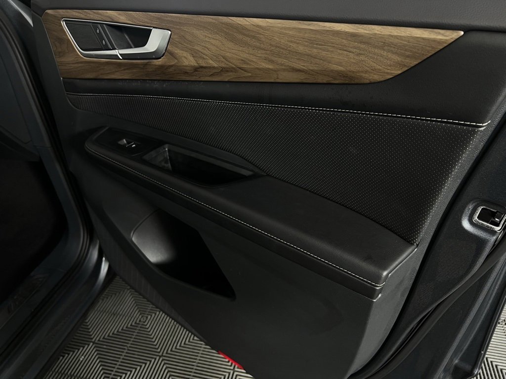 Used 2025 Volkswagen Atlas SE image 35