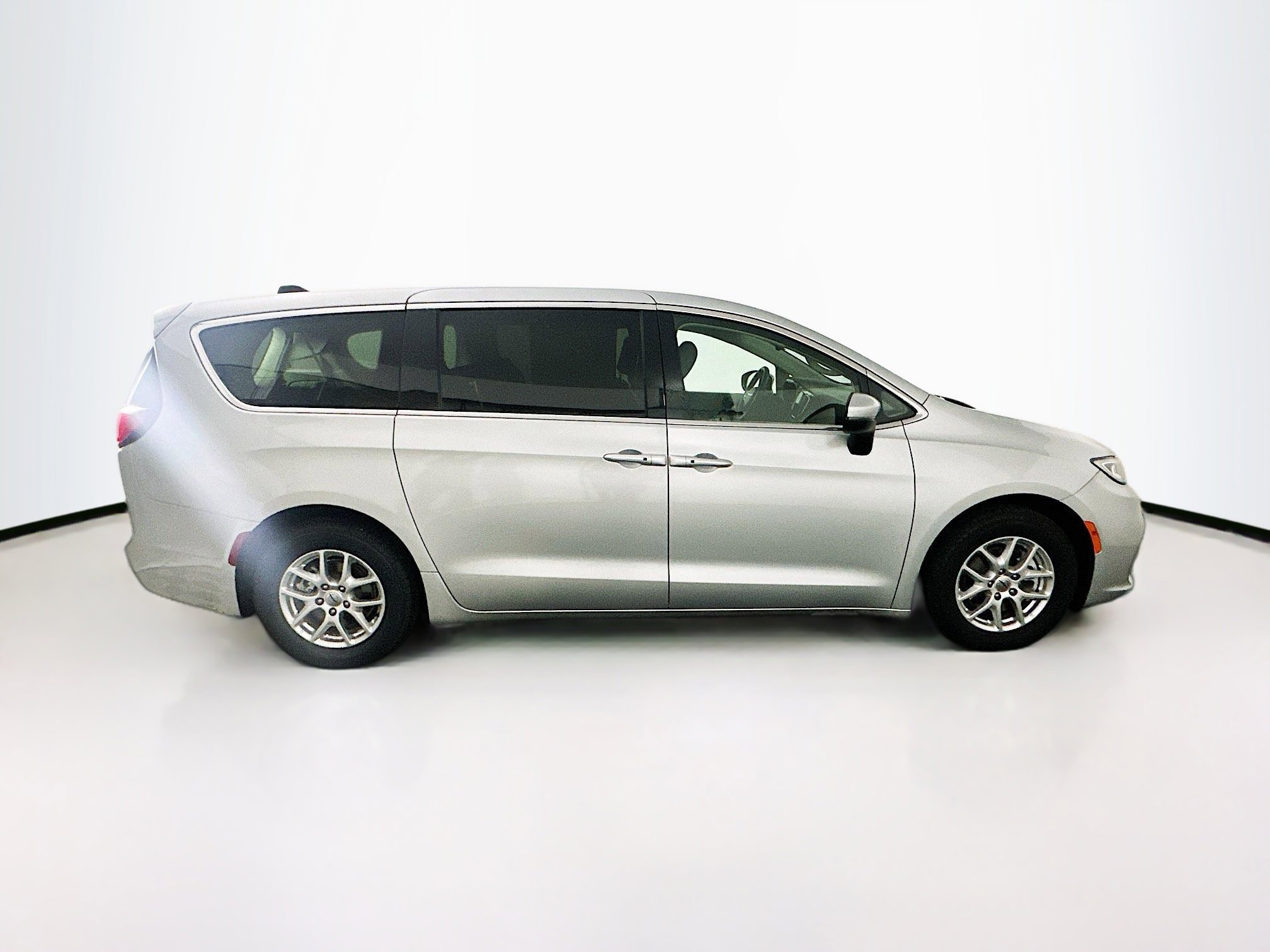 Used 2023 Chrysler Pacifica Touring-L image 10