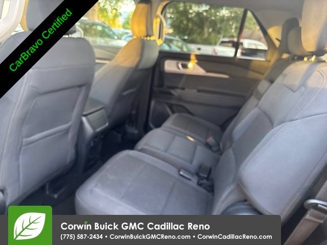 Used 2025 Ford Explorer Active AWD/4WD image 26