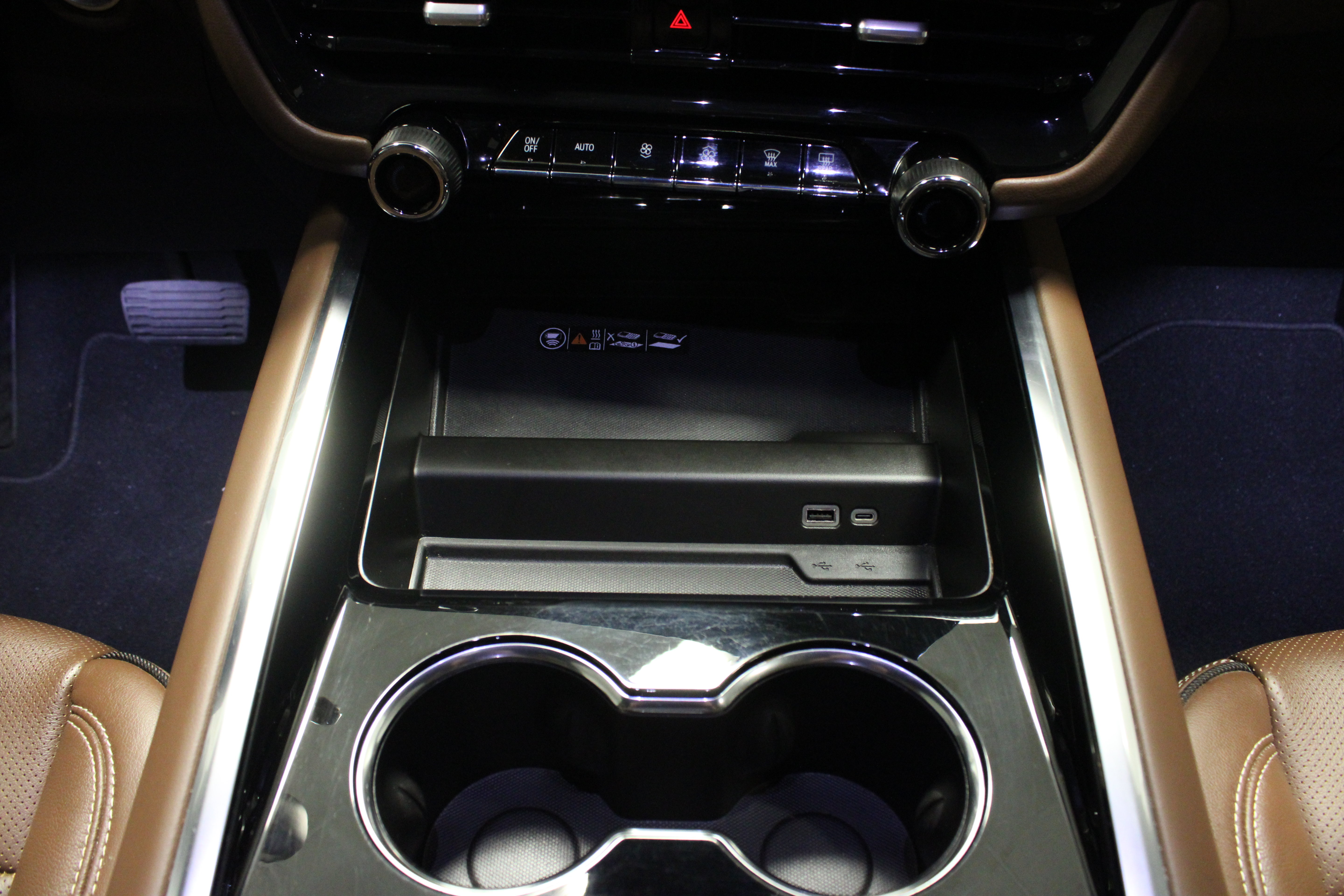 Used 2025 Chevrolet Suburban High Country AWD/4WD image 22