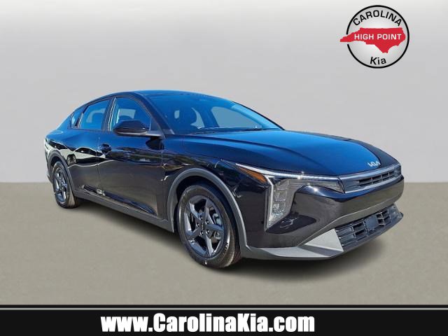 New 2025 Kia K4 LXS image 1