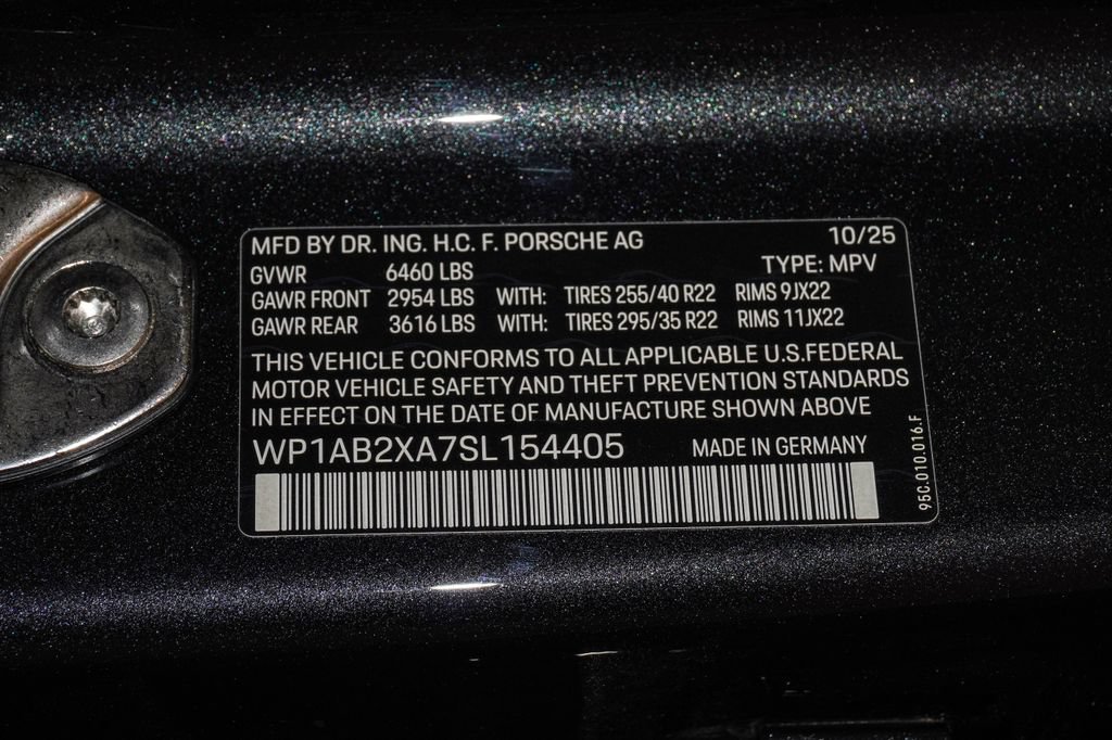 Certified 2025 Porsche Macan 4S Electric AWD/4WD image 30