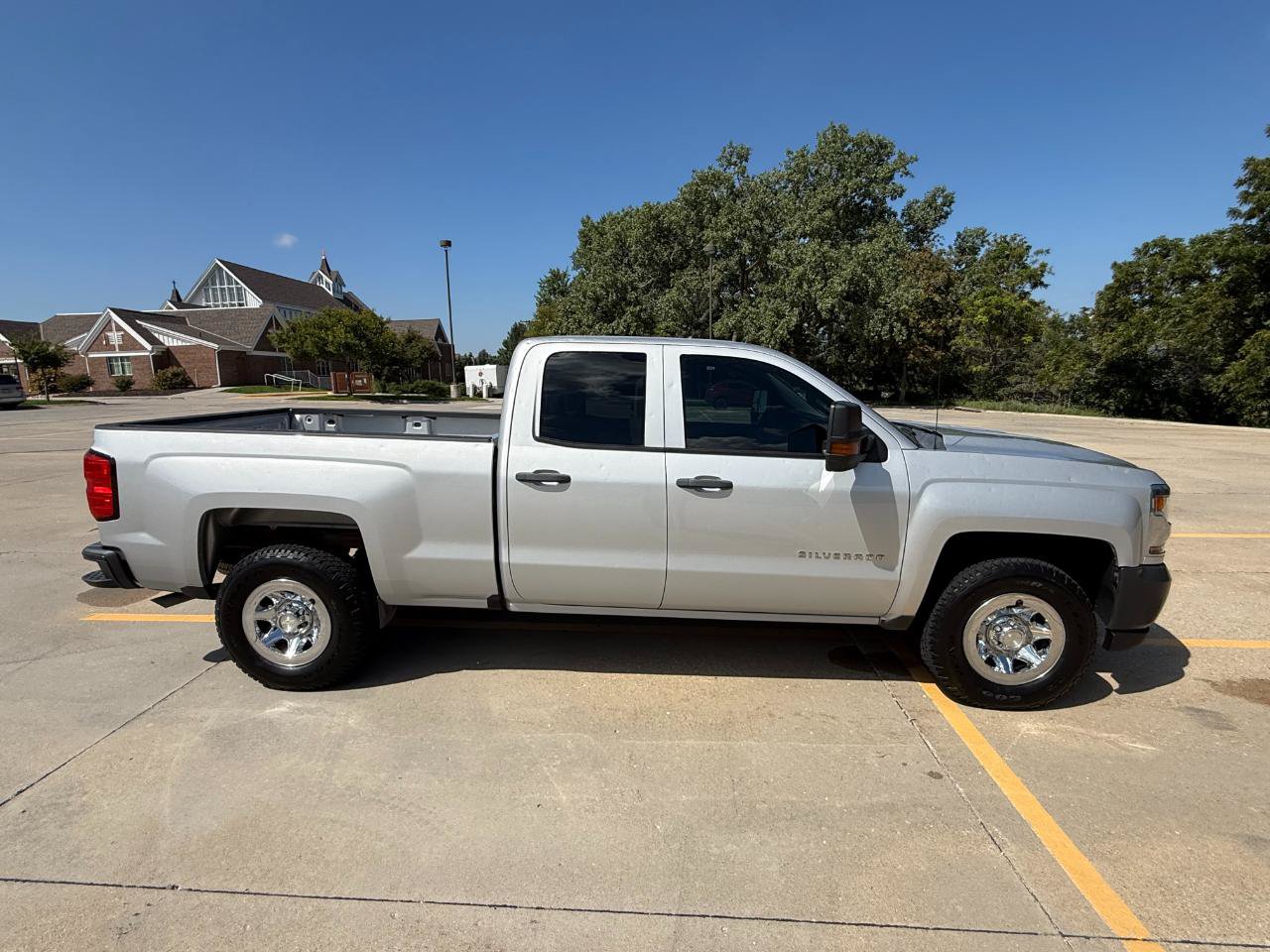Used 2017 Chevrolet Silverado 1500 W/T AWD/4WD image 9