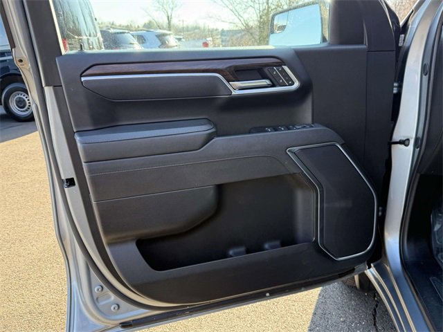 Certified 2025 GMC Sierra 1500 SLT image 8