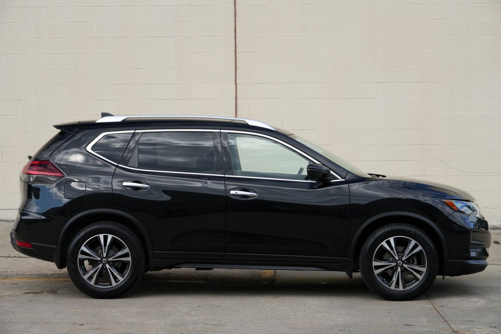 Used 2019 Nissan Rogue SV w/ Premium Package FWD image 48