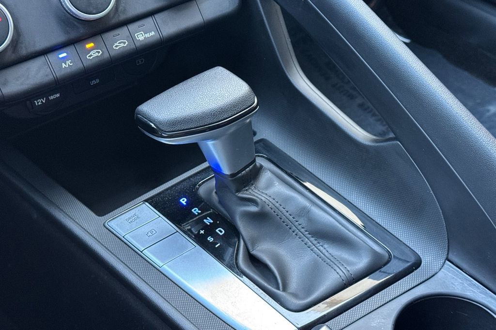 Used 2024 Hyundai Elantra SE image 23