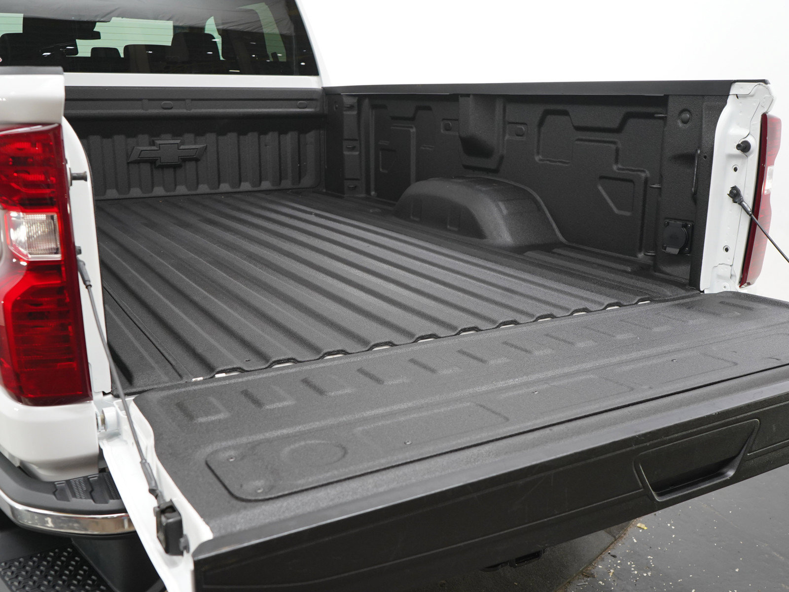 Used 2025 Chevrolet Silverado 2500 LT w/ Convenience Package AWD/4WD image 16
