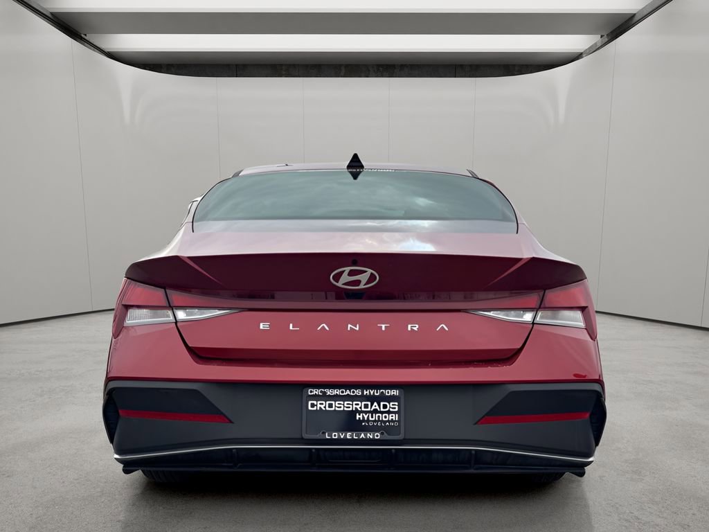 Used 2025 Hyundai Elantra SE FWD image 4