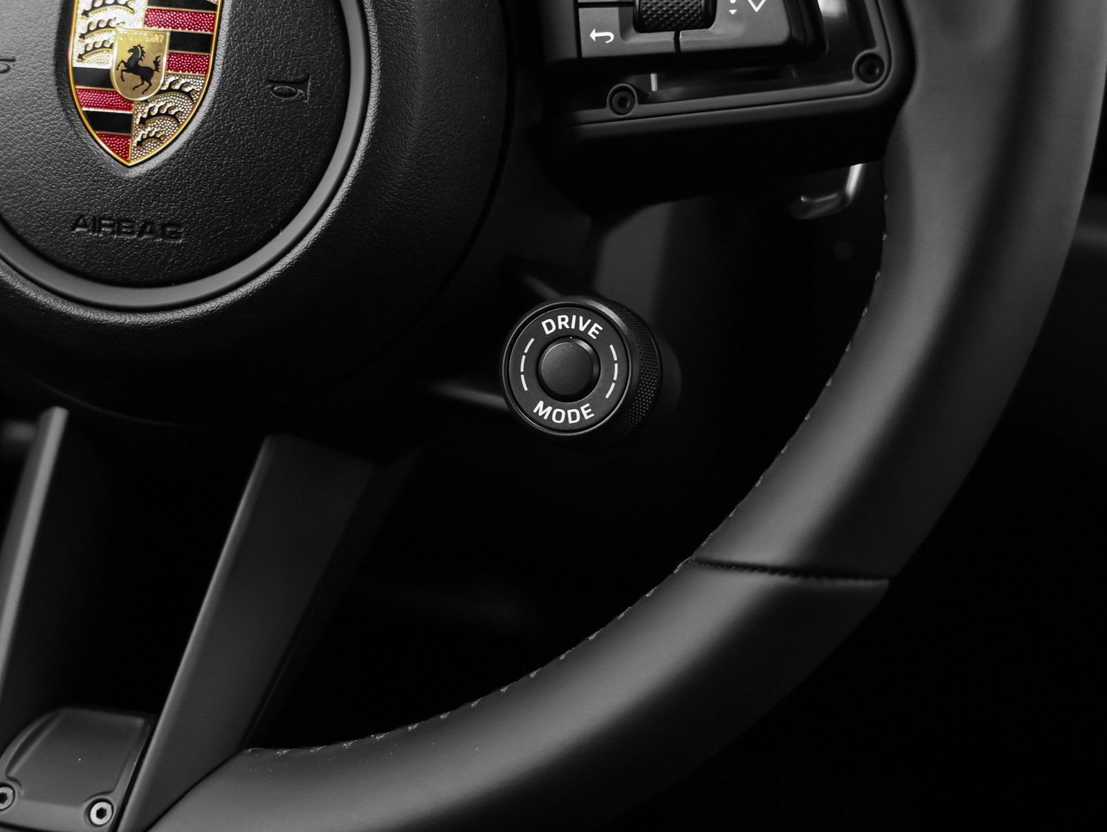 Certified 2026 Porsche Macan image 35