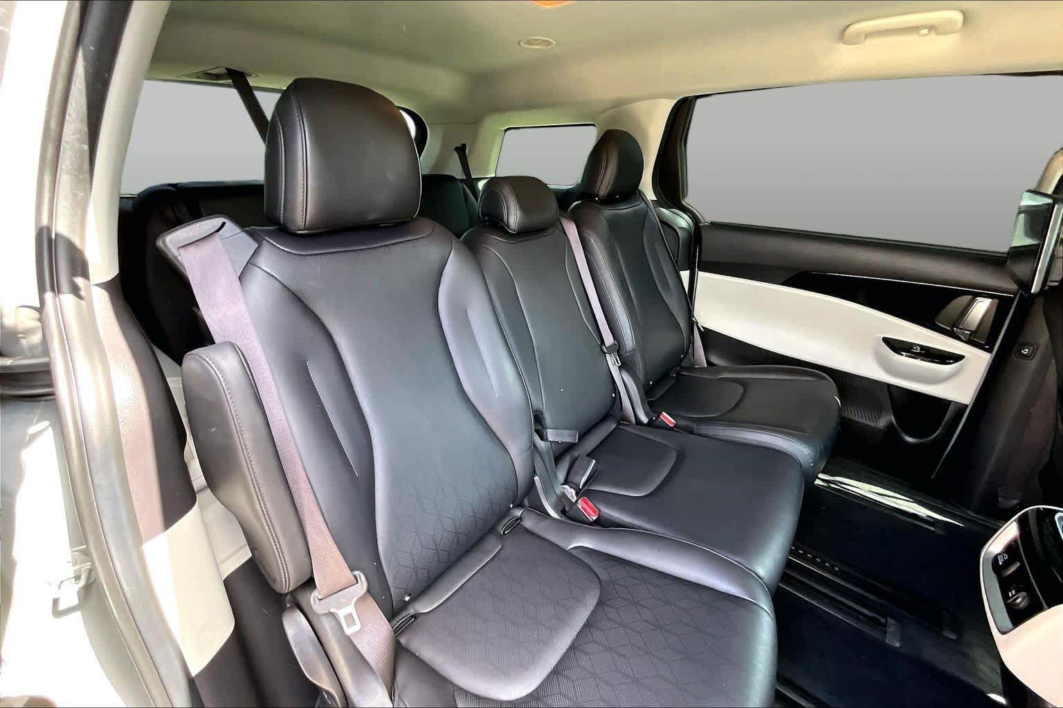 Certified 2024 Kia Carnival SX FWD image 19