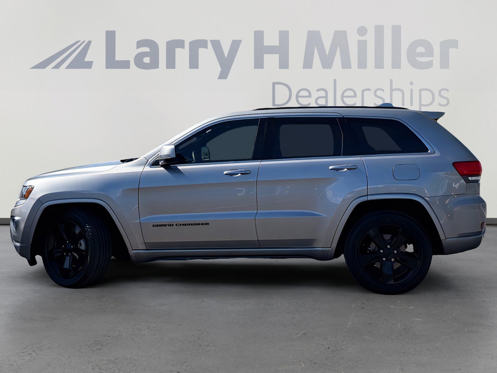 Used 2015 Jeep Grand Cherokee Altitude image 2