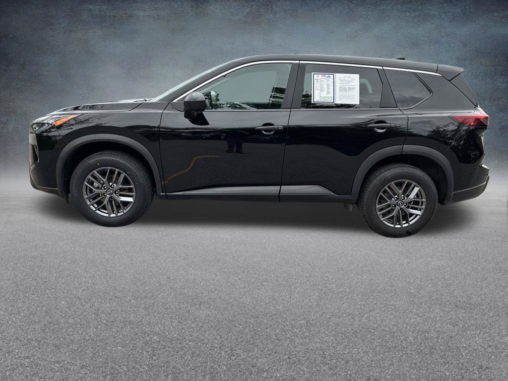 Used 2024 Nissan Rogue S AWD/4WD image 2