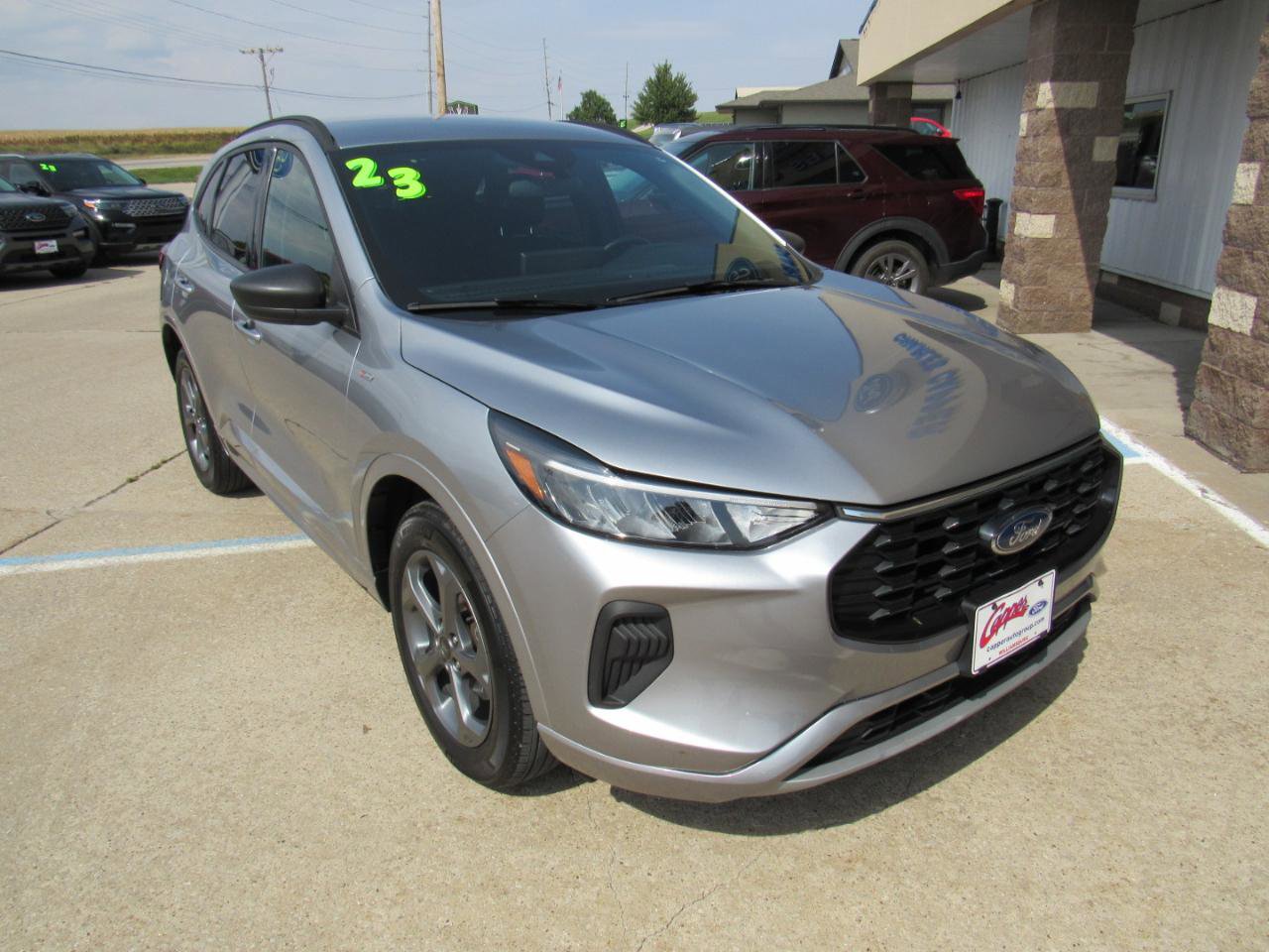 Used 2023 Ford Escape ST-Line w/ Tech Pack #1 AWD/4WD image 3