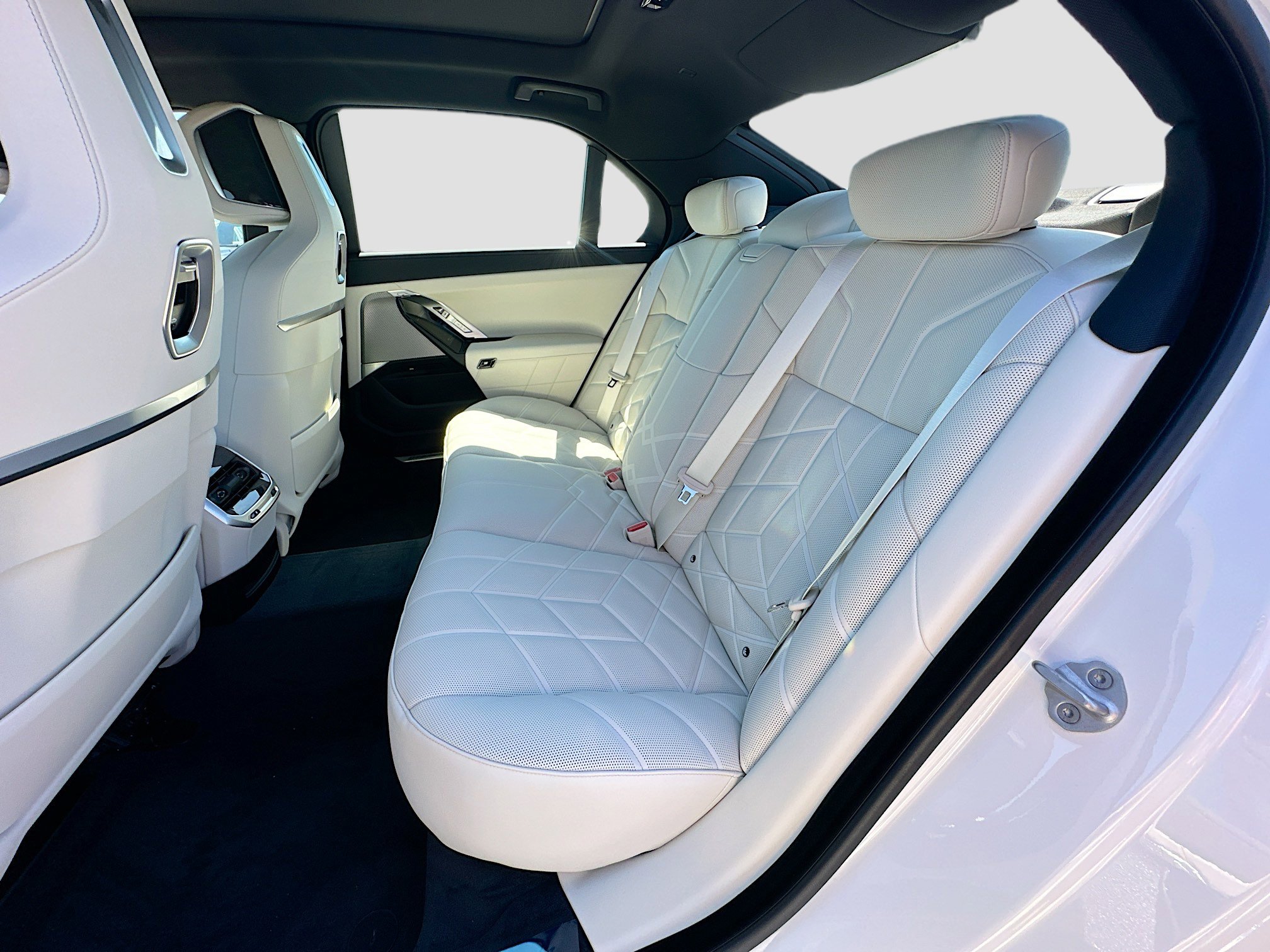New 2026 BMW 760i xDrive w/ Executive Package AWD/4WD image 19