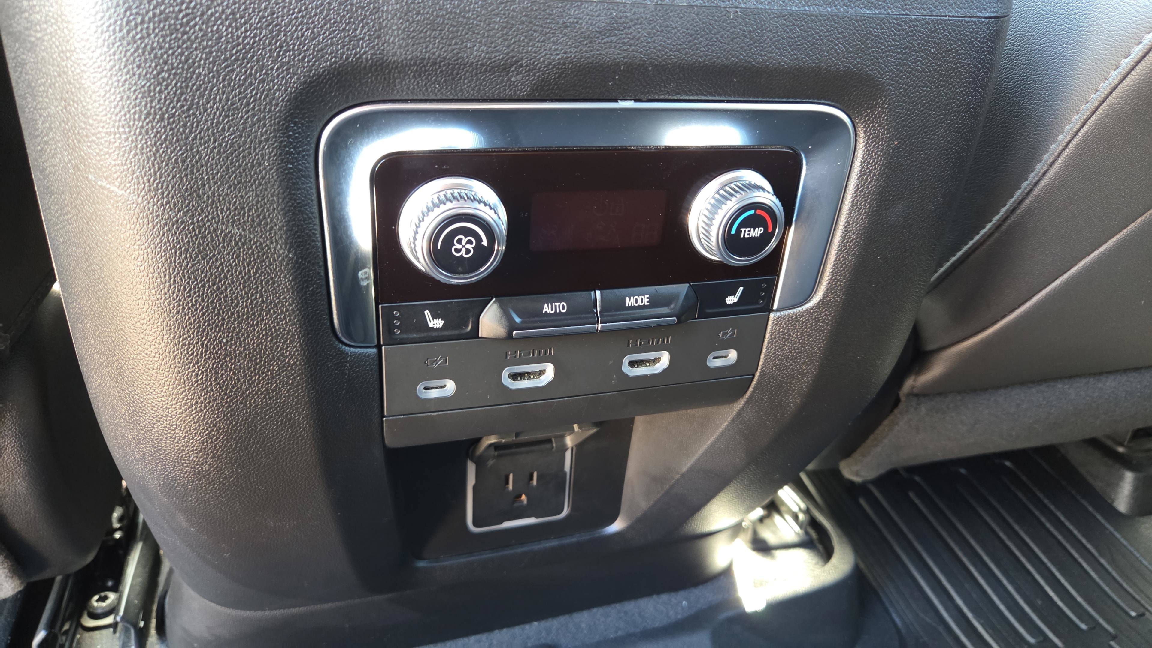 Used 2023 GMC Yukon XL AT4 w/ AT4 Premium Plus Package image 15