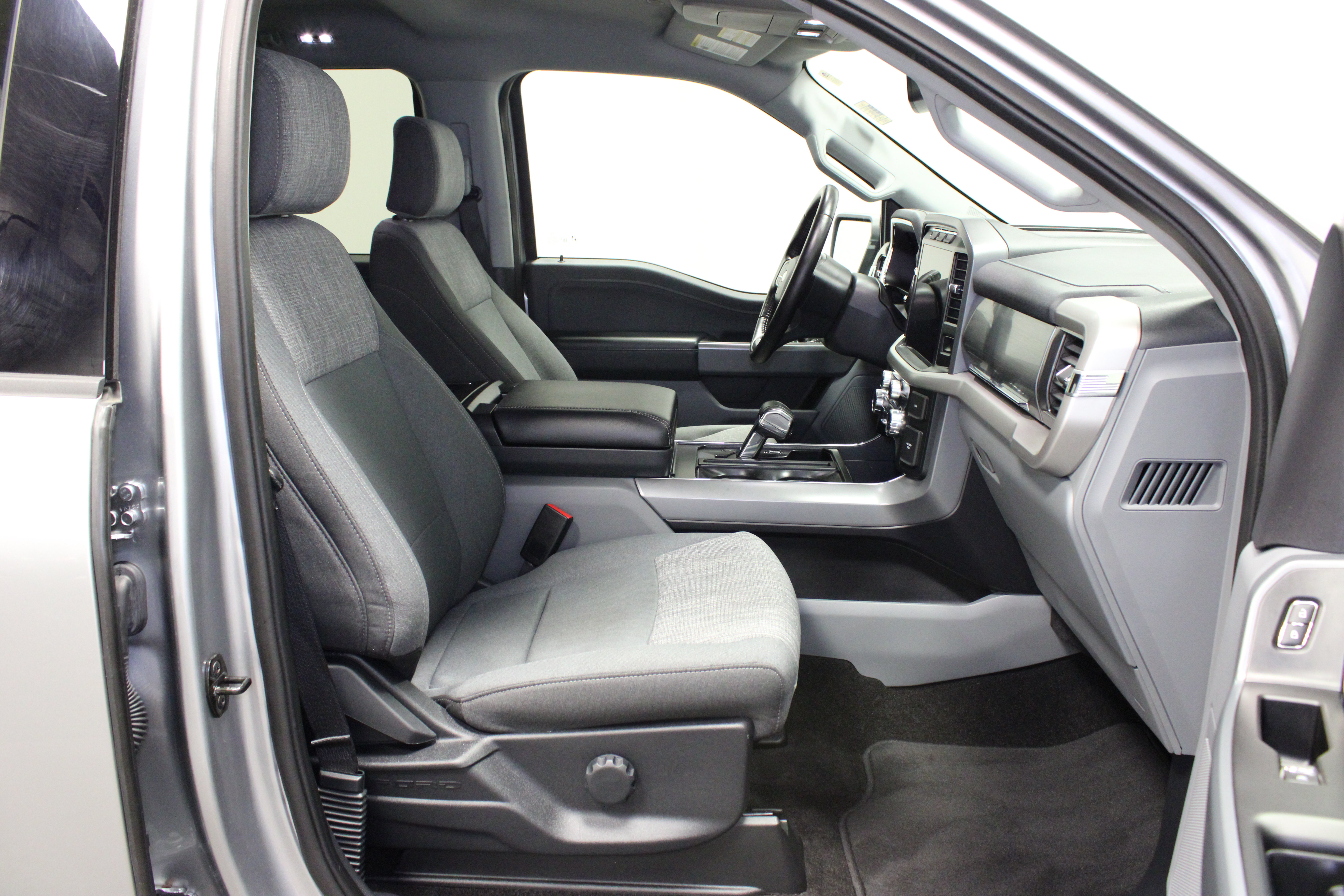 Used 2022 Ford F150 Lightning XLT AWD/4WD image 16