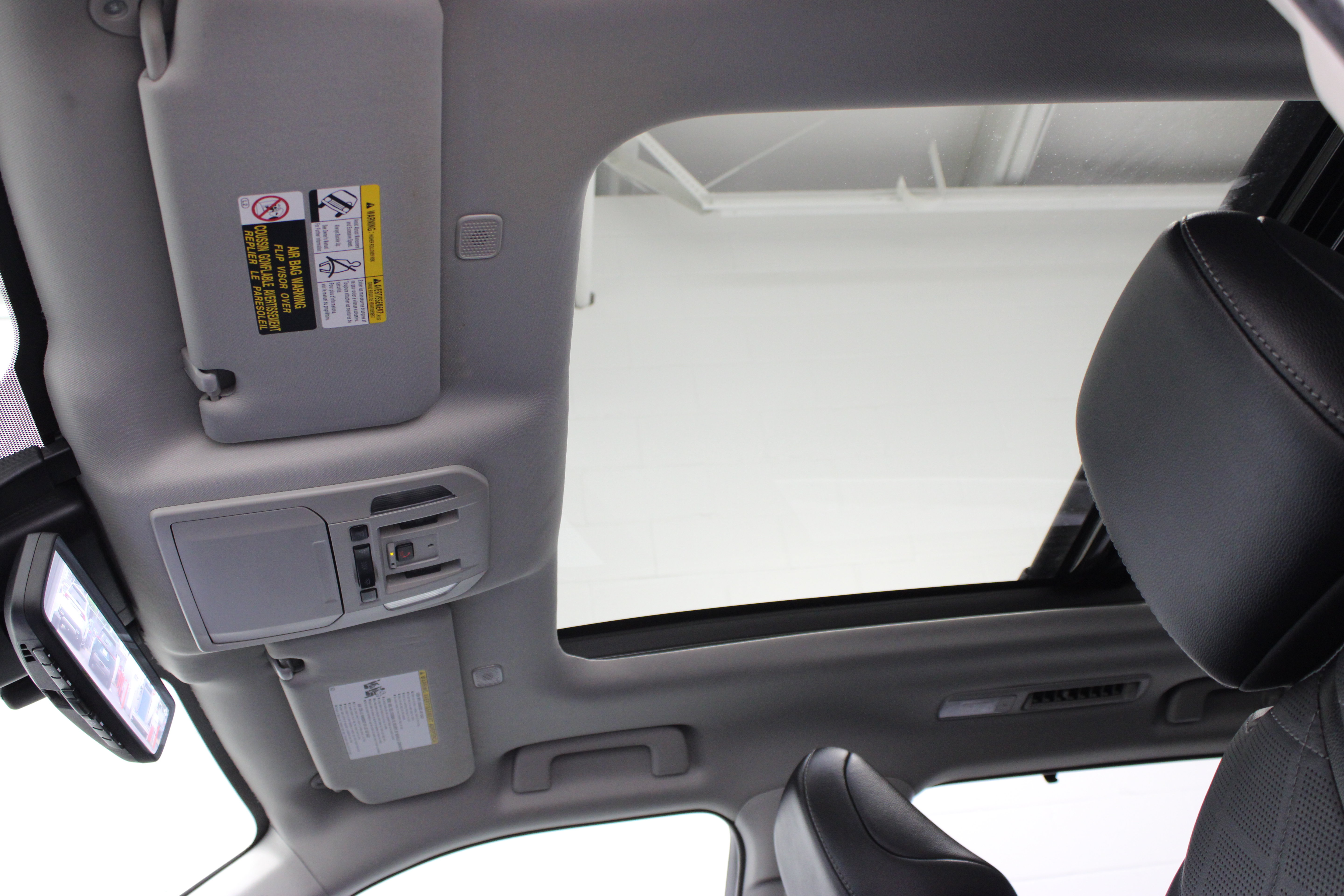 Used 2024 Toyota Highlander Platinum FWD image 27