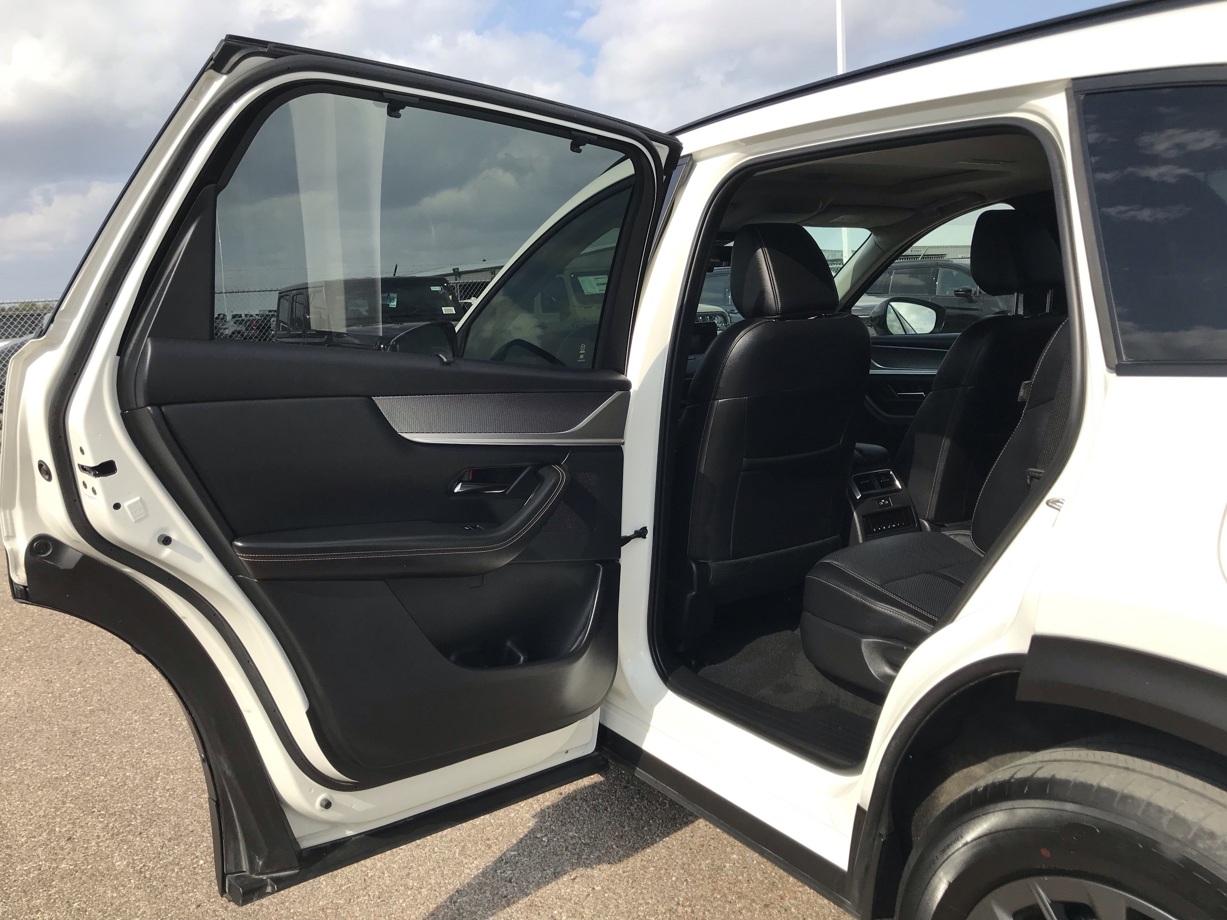 Used 2025 MAZDA CX-70 3.3 Turbo w/ Preferred Package image 13