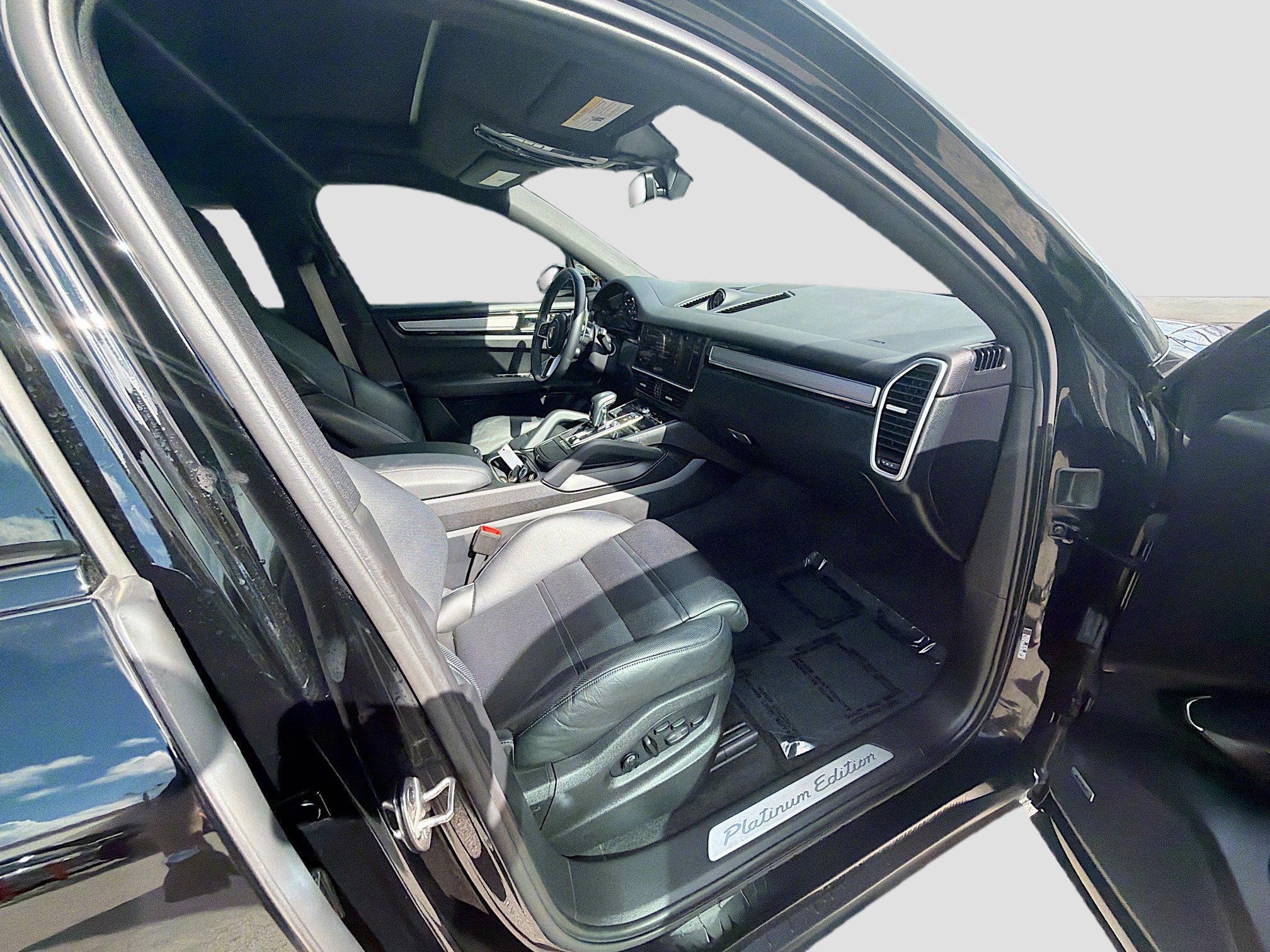 Used 2023 Porsche Cayenne Platinum Edition image 29