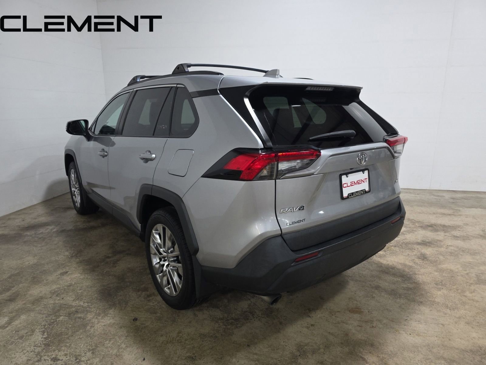 Used 2021 Toyota RAV4 XLE Premium image 10